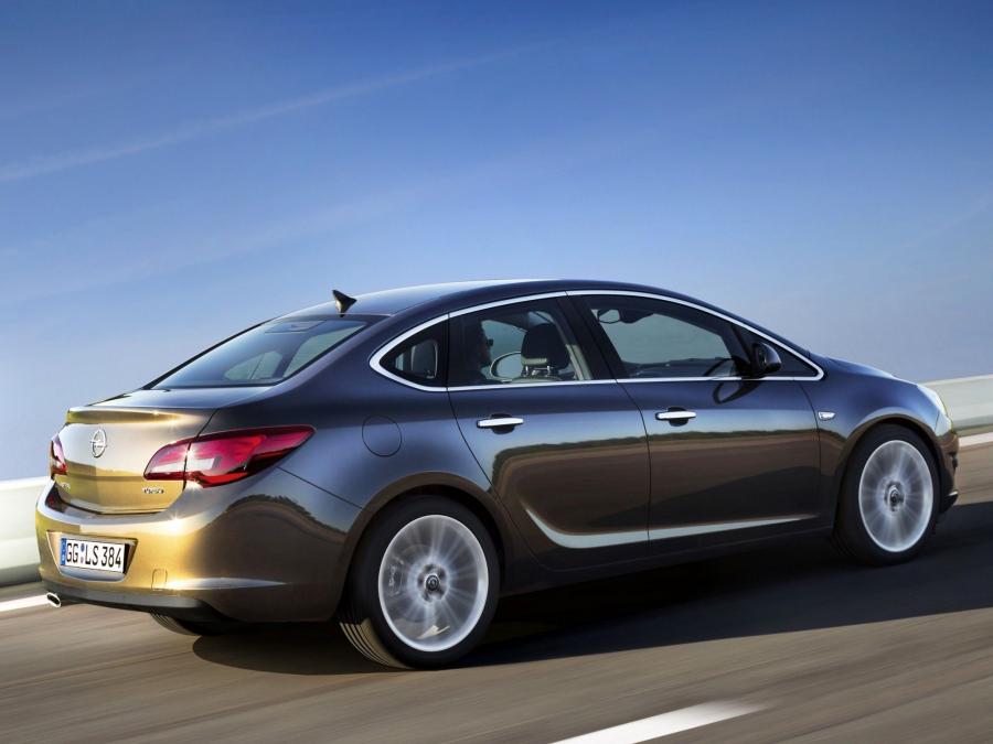  Opel Astra Sedan 2013 года  (фото 9 из 30)